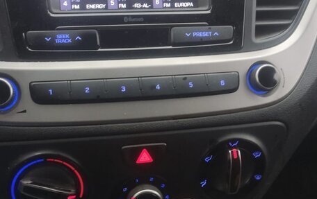 Hyundai Solaris II рестайлинг, 2018 год, 933 000 рублей, 3 фотография