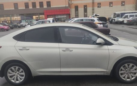 Hyundai Solaris II рестайлинг, 2018 год, 933 000 рублей, 5 фотография