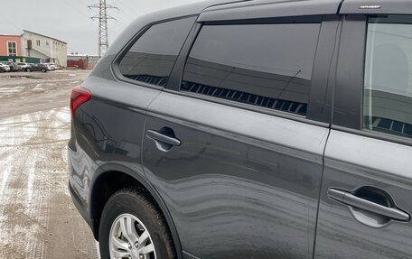 Mitsubishi Outlander III рестайлинг 3, 2019 год, 2 400 000 рублей, 6 фотография