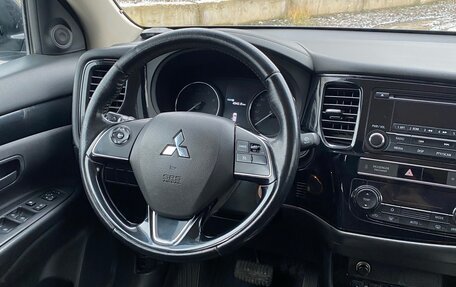 Mitsubishi Outlander III рестайлинг 3, 2019 год, 2 400 000 рублей, 8 фотография
