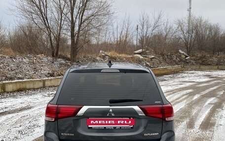 Mitsubishi Outlander III рестайлинг 3, 2019 год, 2 400 000 рублей, 5 фотография