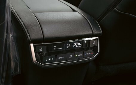 Toyota Highlander, 2025 год, 6 090 000 рублей, 26 фотография