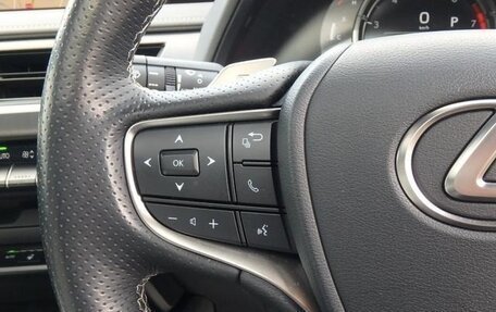 Lexus UX I, 2022 год, 2 600 000 рублей, 13 фотография