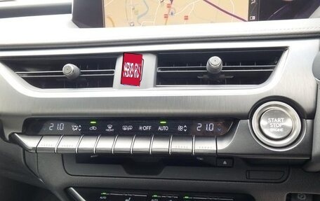 Lexus UX I, 2022 год, 2 600 000 рублей, 17 фотография