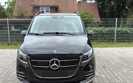 Mercedes-Benz V-Класс, 2025 год, 14 990 000 рублей, 2 фотография