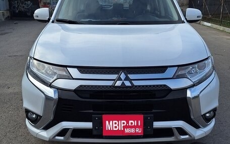 Mitsubishi Outlander III рестайлинг 3, 2022 год, 2 750 000 рублей, 1 фотография