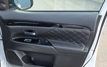 Mitsubishi Outlander III рестайлинг 3, 2022 год, 2 750 000 рублей, 7 фотография