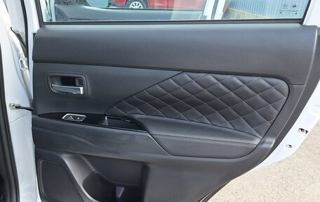 Mitsubishi Outlander III рестайлинг 3, 2022 год, 2 750 000 рублей, 10 фотография