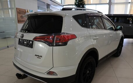 Toyota RAV4, 2017 год, 2 600 000 рублей, 5 фотография