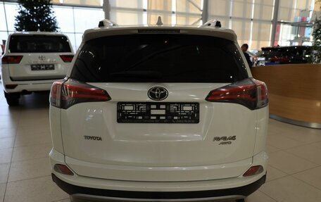 Toyota RAV4, 2017 год, 2 600 000 рублей, 6 фотография