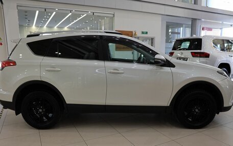 Toyota RAV4, 2017 год, 2 600 000 рублей, 4 фотография