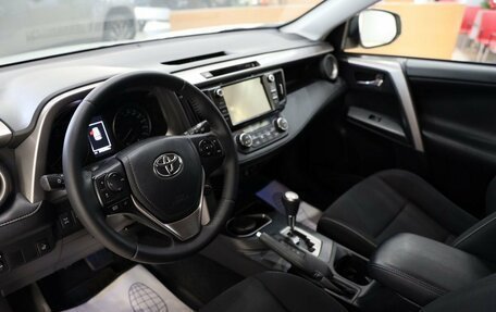 Toyota RAV4, 2017 год, 2 600 000 рублей, 15 фотография