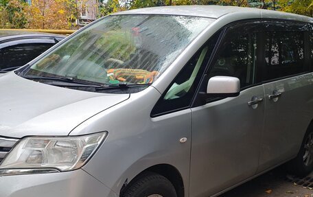 Nissan Serena IV, 2011 год, 1 350 000 рублей, 1 фотография