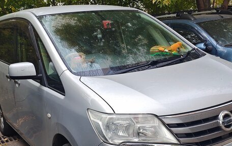 Nissan Serena IV, 2011 год, 1 350 000 рублей, 2 фотография