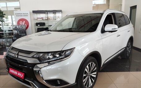 Mitsubishi Outlander III рестайлинг 3, 2021 год, 3 080 000 рублей, 1 фотография