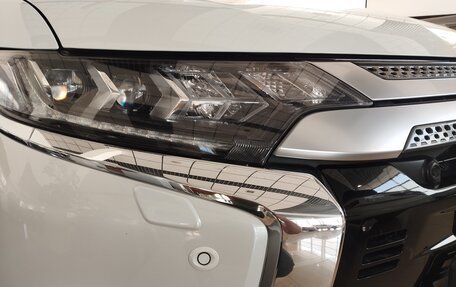 Mitsubishi Outlander III рестайлинг 3, 2021 год, 3 080 000 рублей, 9 фотография