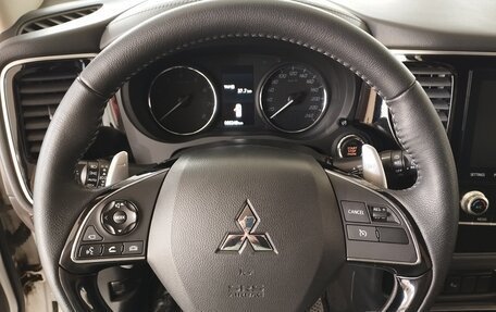 Mitsubishi Outlander III рестайлинг 3, 2021 год, 3 080 000 рублей, 23 фотография