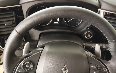 Mitsubishi Outlander III рестайлинг 3, 2021 год, 3 080 000 рублей, 24 фотография