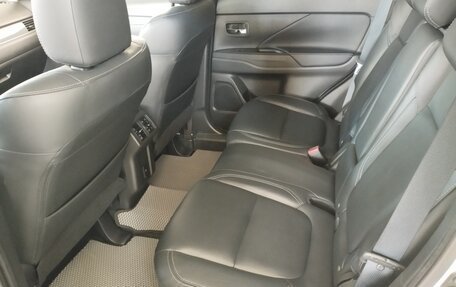 Mitsubishi Outlander III рестайлинг 3, 2021 год, 3 080 000 рублей, 20 фотография