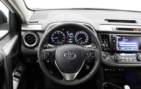 Toyota RAV4, 2017 год, 2 320 000 рублей, 8 фотография