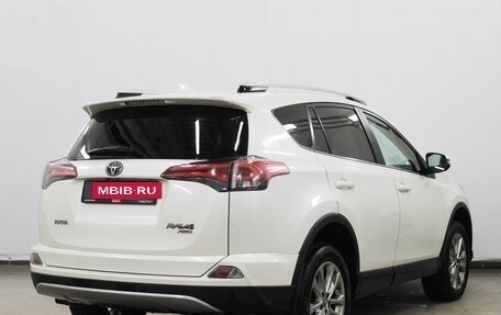Toyota RAV4, 2017 год, 2 320 000 рублей, 4 фотография