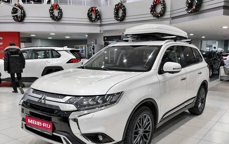 Mitsubishi Outlander III рестайлинг 3, 2021 год, 2 890 000 рублей, 1 фотография