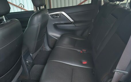 Mitsubishi Montero Sport, 2022 год, 3 950 000 рублей, 7 фотография