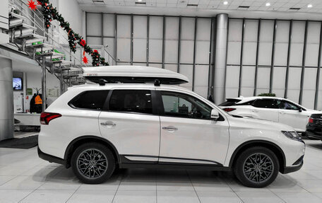 Mitsubishi Outlander III рестайлинг 3, 2021 год, 2 890 000 рублей, 5 фотография