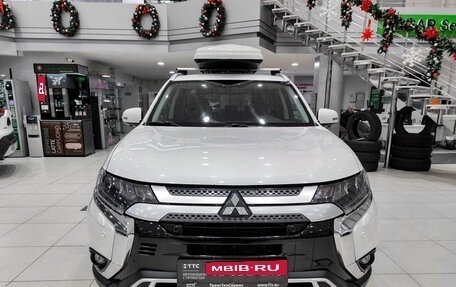 Mitsubishi Outlander III рестайлинг 3, 2021 год, 2 890 000 рублей, 2 фотография