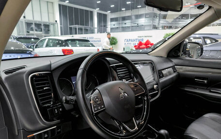 Mitsubishi Outlander III рестайлинг 3, 2021 год, 2 890 000 рублей, 20 фотография