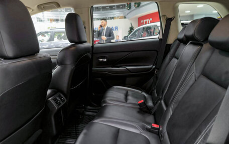 Mitsubishi Outlander III рестайлинг 3, 2021 год, 2 890 000 рублей, 15 фотография