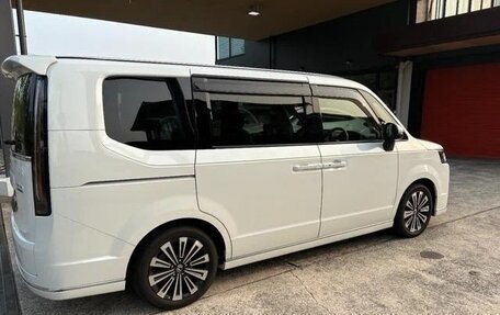 Honda Stepwgn, 2022 год, 2 430 000 рублей, 4 фотография