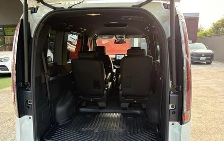 Honda Stepwgn, 2022 год, 2 430 000 рублей, 10 фотография