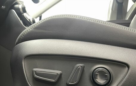 Toyota RAV4, 2025 год, 4 550 000 рублей, 14 фотография