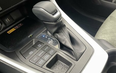 Toyota RAV4, 2025 год, 4 550 000 рублей, 17 фотография