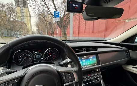 Jaguar XF II, 2019 год, 4 000 000 рублей, 9 фотография