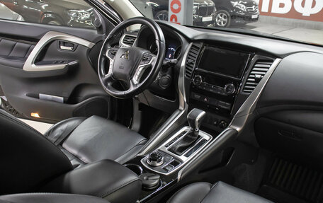 Mitsubishi Pajero Sport III рестайлинг, 2019 год, 3 849 000 рублей, 11 фотография