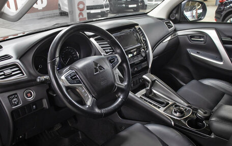 Mitsubishi Pajero Sport III рестайлинг, 2019 год, 3 849 000 рублей, 16 фотография