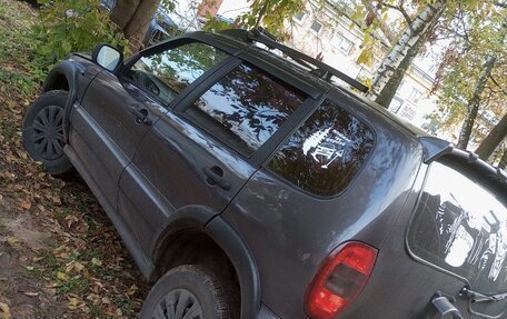 Chevrolet Niva I рестайлинг, 2004 год, 280 000 рублей, 2 фотография