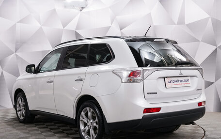 Mitsubishi Outlander III рестайлинг 3, 2013 год, 1 422 000 рублей, 3 фотография