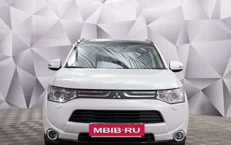 Mitsubishi Outlander III рестайлинг 3, 2013 год, 1 422 000 рублей, 8 фотография