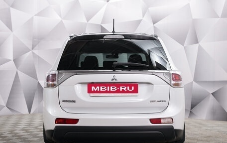 Mitsubishi Outlander III рестайлинг 3, 2013 год, 1 422 000 рублей, 4 фотография