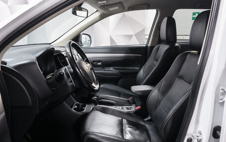 Mitsubishi Outlander III рестайлинг 3, 2013 год, 1 422 000 рублей, 10 фотография