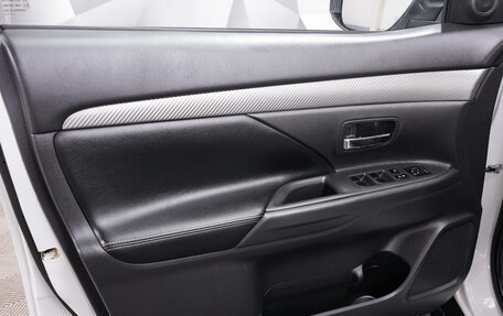 Mitsubishi Outlander III рестайлинг 3, 2013 год, 1 422 000 рублей, 16 фотография