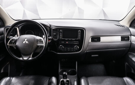 Mitsubishi Outlander III рестайлинг 3, 2013 год, 1 422 000 рублей, 11 фотография