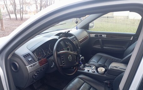 Volkswagen Touareg III, 2004 год, 735 000 рублей, 4 фотография