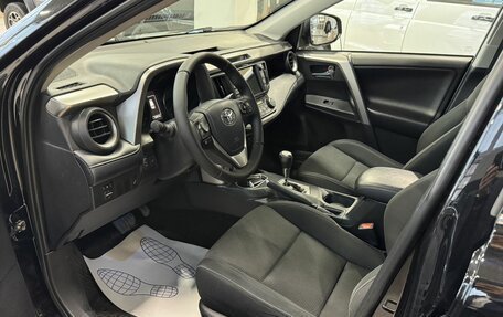 Toyota RAV4, 2018 год, 1 800 000 рублей, 19 фотография