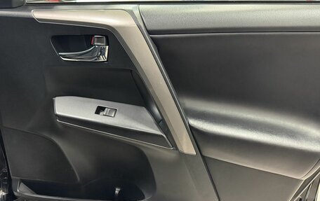 Toyota RAV4, 2018 год, 1 800 000 рублей, 14 фотография