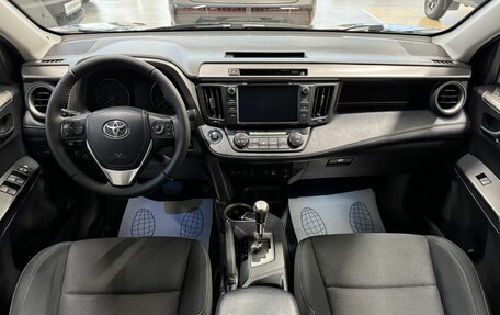 Toyota RAV4, 2018 год, 1 800 000 рублей, 17 фотография