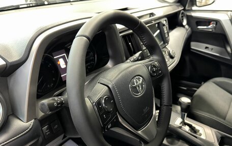 Toyota RAV4, 2018 год, 1 800 000 рублей, 21 фотография